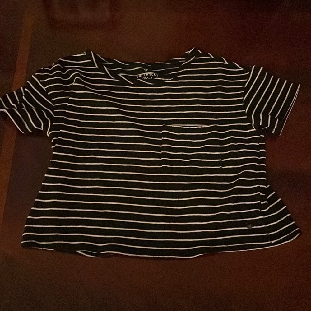 Black and white crop top tee